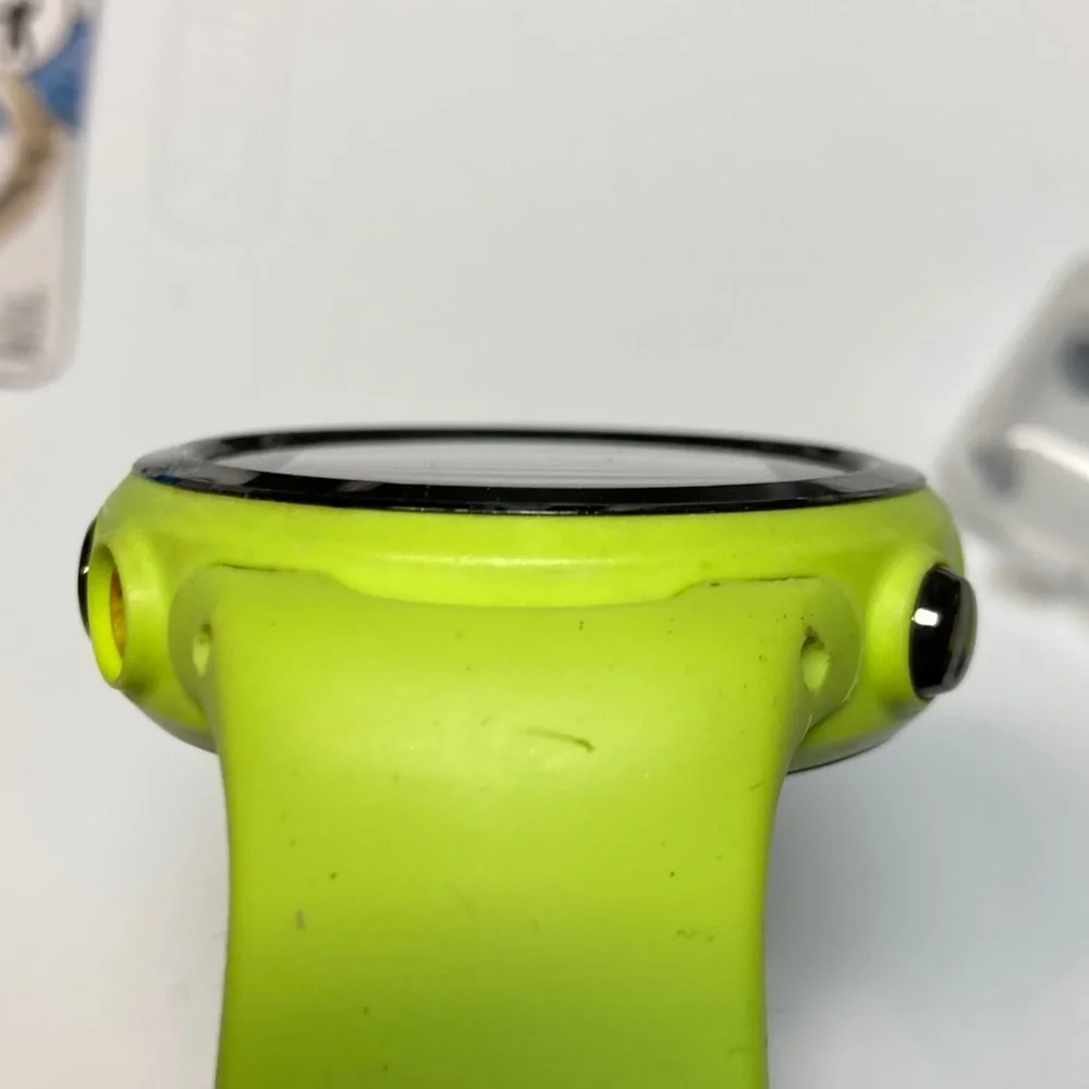 Suunto D4i slime green dive watch, PARTS OR RESTORE, buttons loose, new battery
